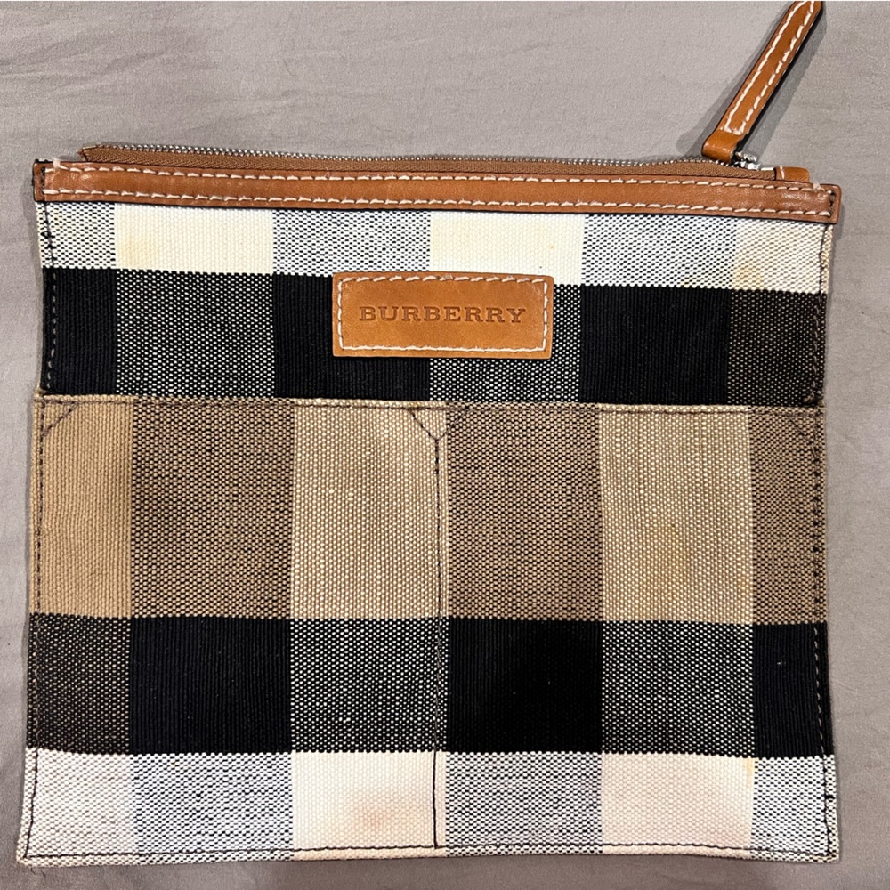 AUTHENTIC -Burberry Pouch